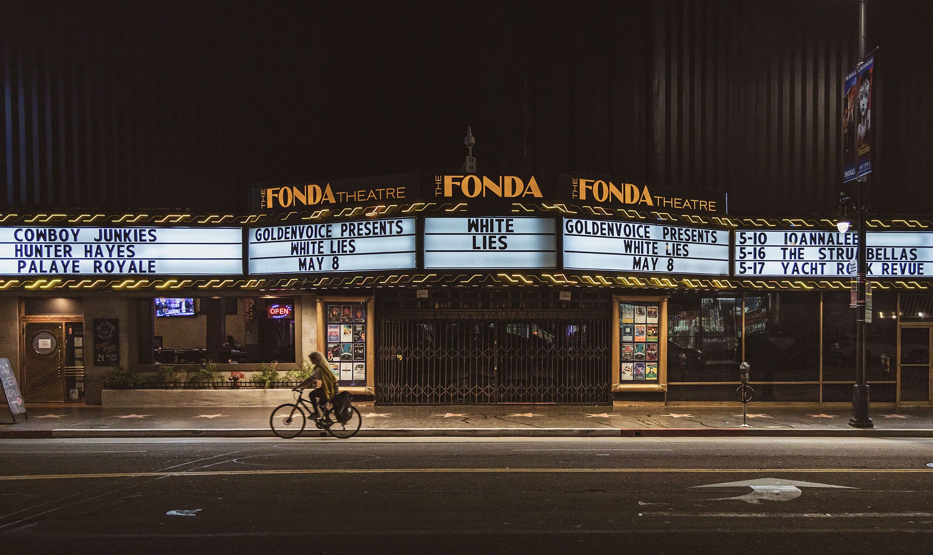 The Fonda-Theatre on Hollywood Boulevard at night